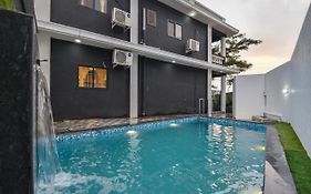 II Ostrich Villa Li